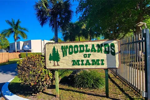 14241 Memorial Hwy # 9F, Miami FL 33161