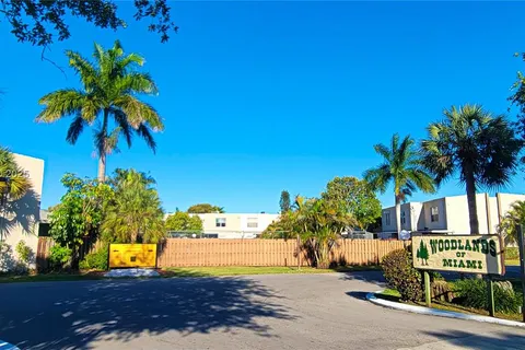 14241 Memorial Hwy # 9F, Miami FL 33161