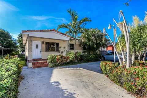 868 W 34th St # 868, Hialeah FL 33012