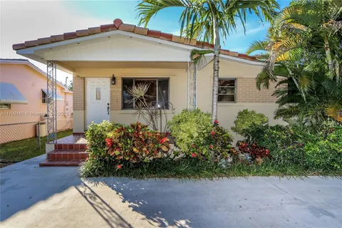 868 W 34th St # 868, Hialeah FL 33012