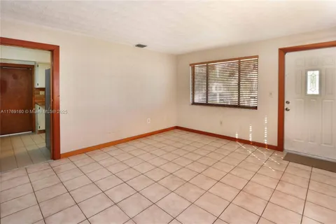 868 W 34th St # 868, Hialeah FL 33012
