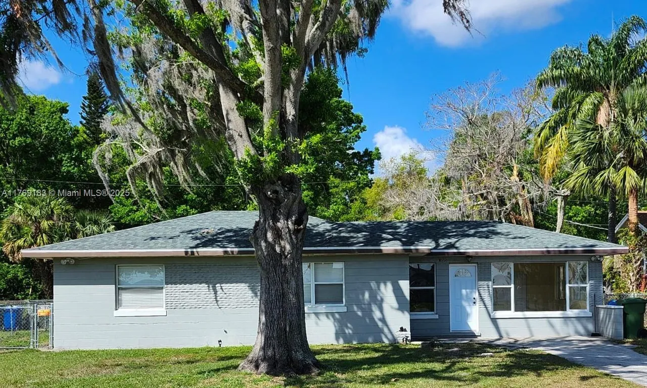 305 20th St SW, Winter Haven FL 33880