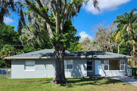 305 20th St SW, Winter Haven FL 33880