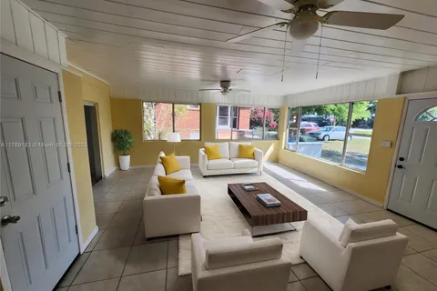 305 20th St SW, Winter Haven FL 33880