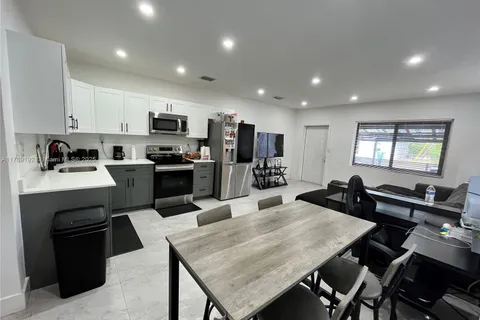1102 NW 103rd St, Miami FL 33150