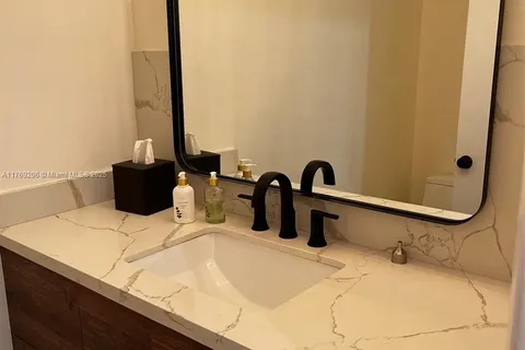 4460 NW 102nd Pl, Doral FL 33178