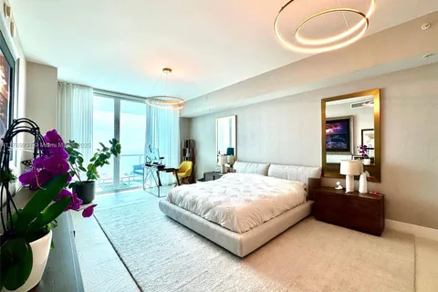50 S Pointe Dr, Miami Beach FL 33139
