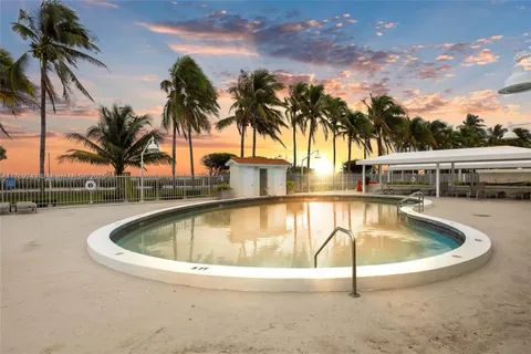 2899 Collins Ave # 1638, Miami Beach FL 33140