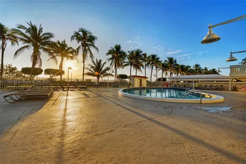 2899 Collins Ave # 1638, Miami Beach FL 33140