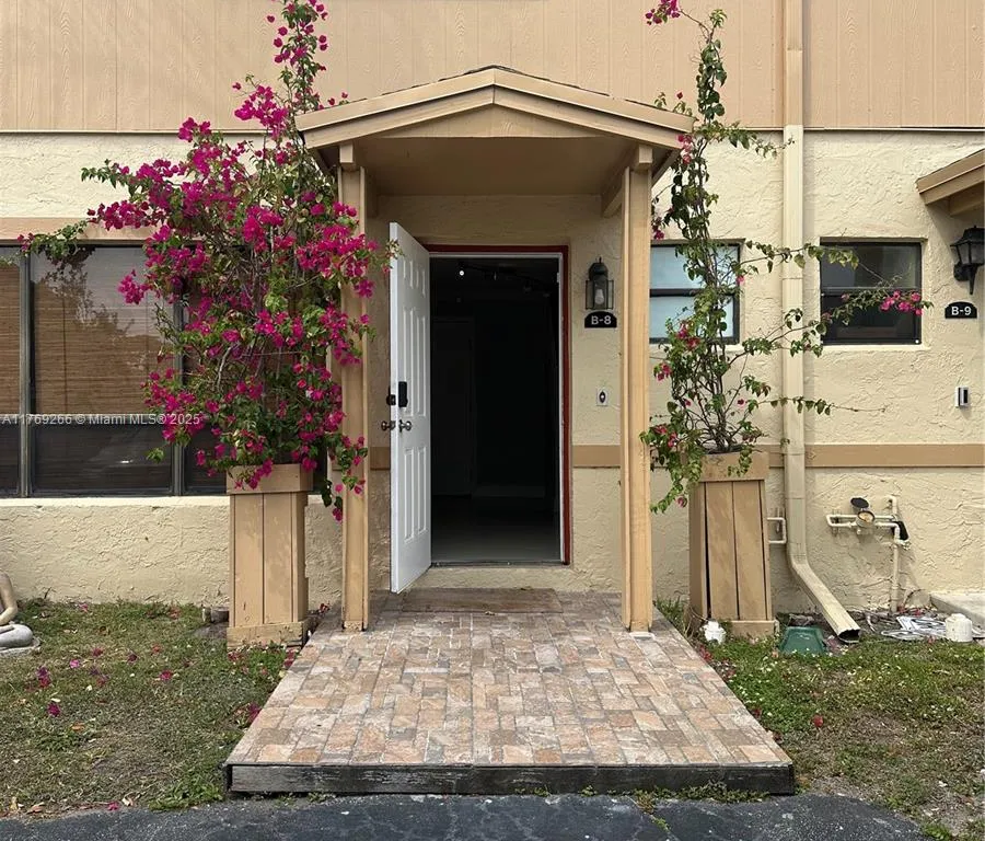 3370 Beau Rivage Dr # B8, Pompano Beach FL 33064