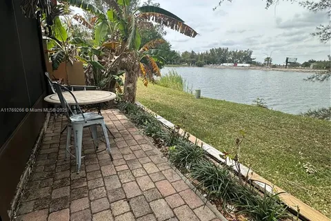 3370 Beau Rivage Dr # B8, Pompano Beach FL 33064