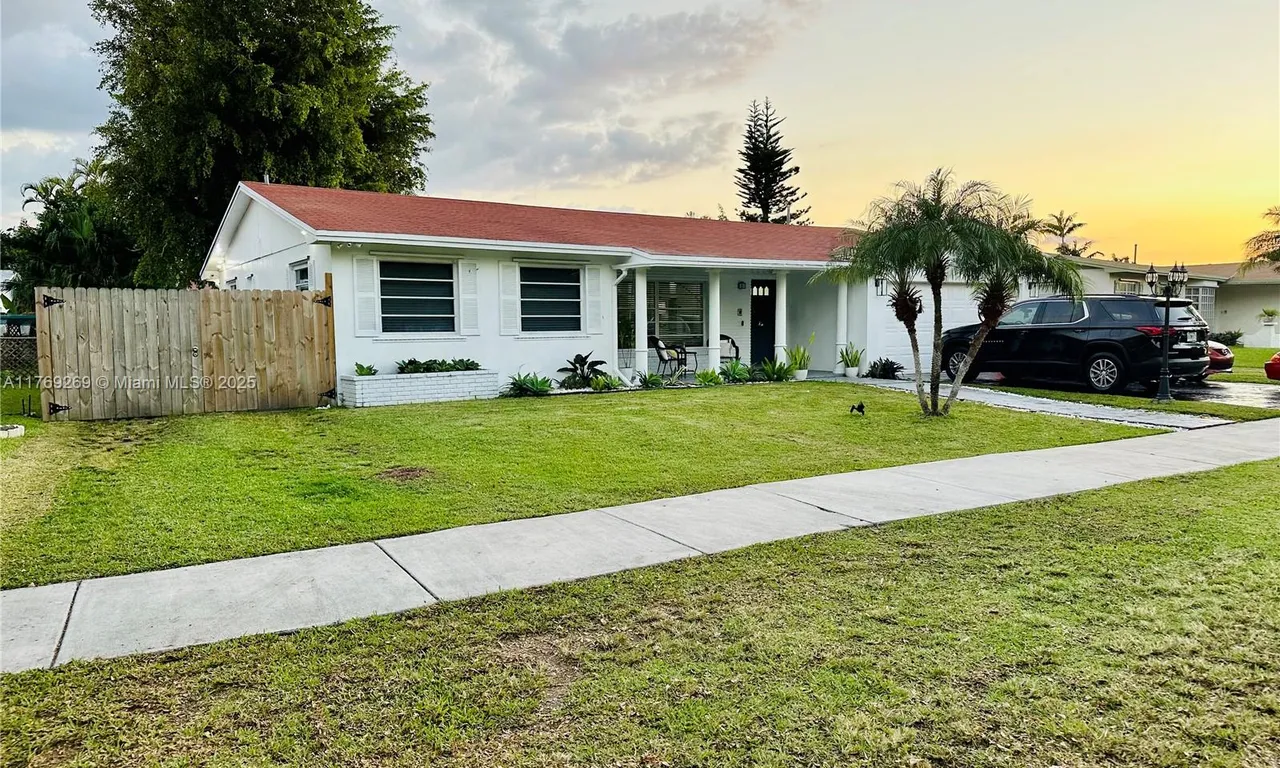 8410 SW 201st St, Cutler Bay FL 33189