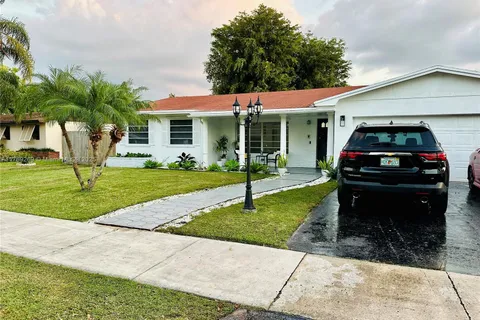 8410 SW 201st St, Cutler Bay FL 33189