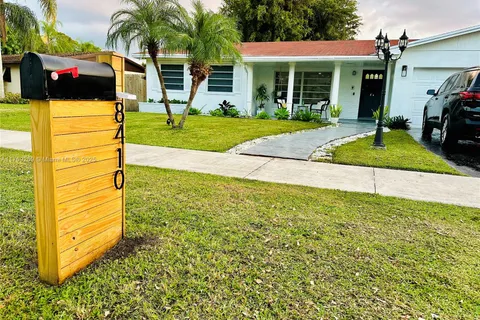 8410 SW 201st St, Cutler Bay FL 33189