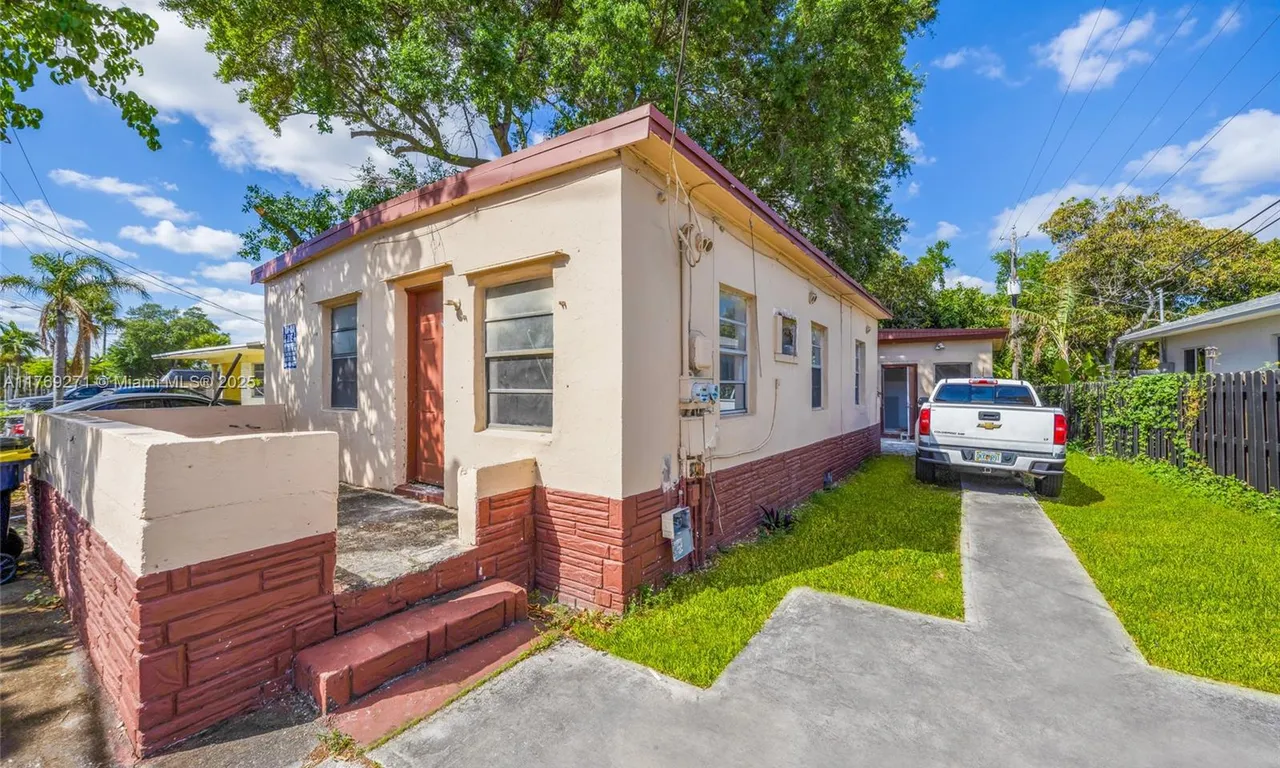 414 Phippen Waiters Rd, Dania Beach FL 33004