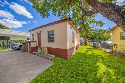414 Phippen Waiters Rd, Dania Beach FL 33004