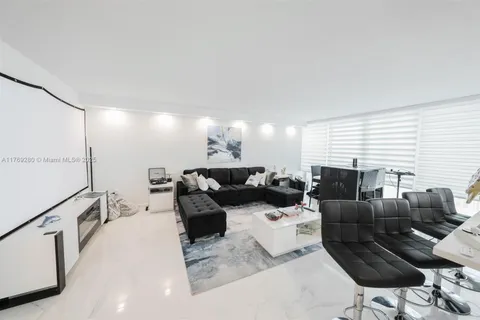 18071 Biscayne Blvd # 901, Aventura FL 33160