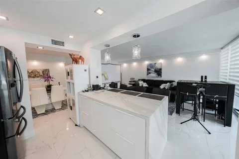 18071 Biscayne Blvd # 901, Aventura FL 33160