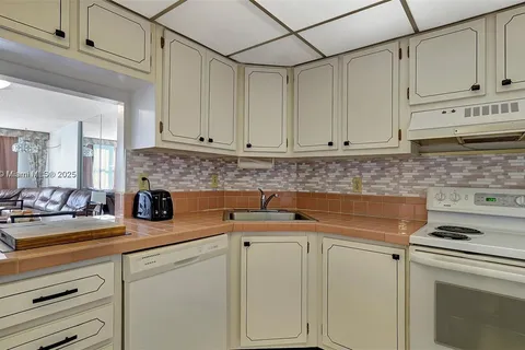 3015 N Ocean Blvd # 3J, Fort Lauderdale FL 33308