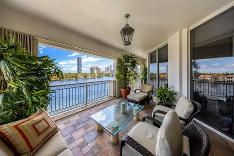 19925 NE 39th Pl # 402, Aventura FL 33180