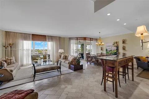 19925 NE 39th Pl # 402, Aventura FL 33180