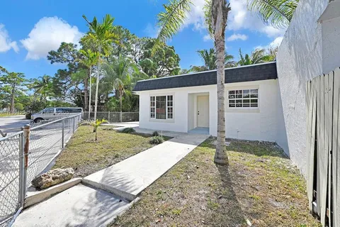 20908 NW 39th Ave, Miami Gardens FL 33055