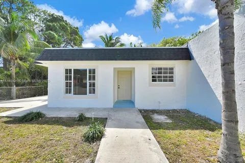 20908 NW 39th Ave, Miami Gardens FL 33055