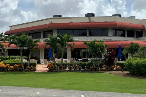 9410 N Hollybrook Lake Dr # 304, Pembroke Pines FL 33025