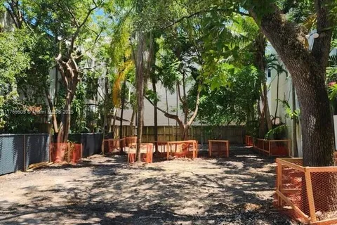 2940 Oak Ave, Miami FL 33133