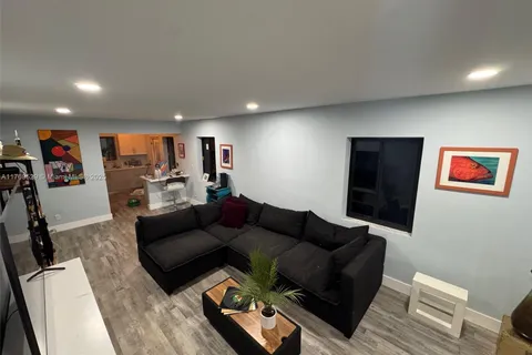 440 E 37th St, Hialeah FL 33013