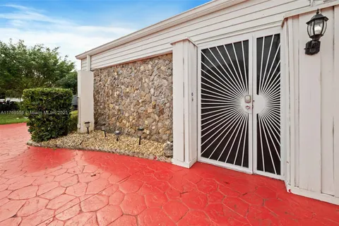 5203 Yellow Pine Ln, Tamarac FL 33319