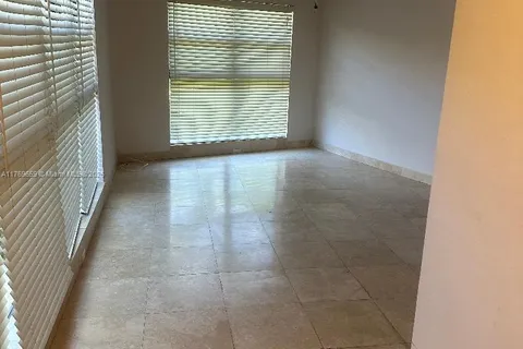 32 Camden Dr # 8, Bal Harbour FL 33154