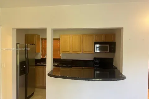 32 Camden Dr # 8, Bal Harbour FL 33154