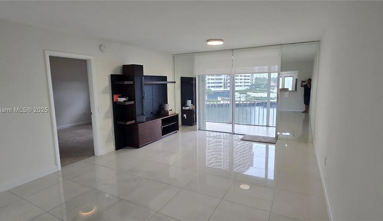 3030 Marcos Dr # T507, Aventura FL 33160