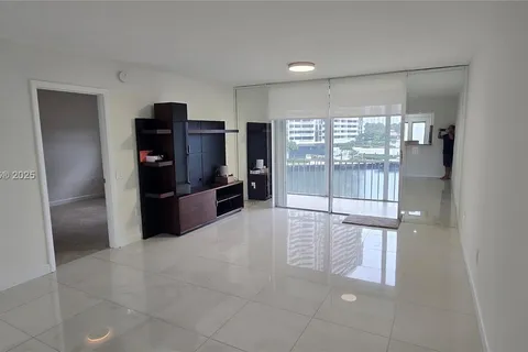 3030 Marcos Dr # T507, Aventura FL 33160