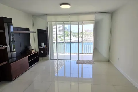 3030 Marcos Dr # T507, Aventura FL 33160