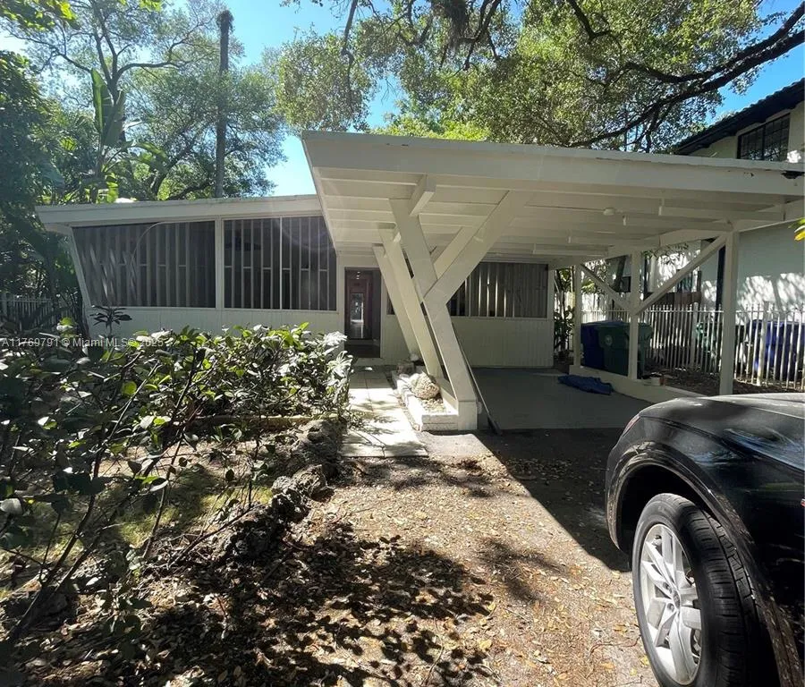 3700 Loquat Ave, Miami FL 33133