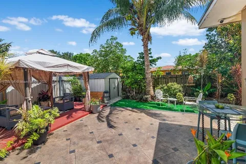 280 NE 165th St # C, Miami FL 33162