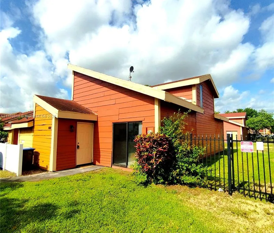 2435 NW 55th Ave # 2435, Lauderhill FL 33313
