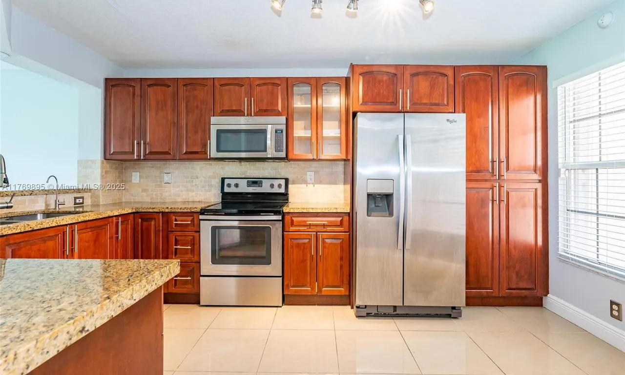 8147 Southgate Blvd, North Lauderdale FL 33068