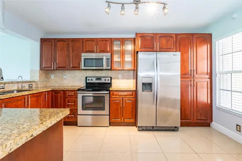 8147 Southgate Blvd, North Lauderdale FL 33068