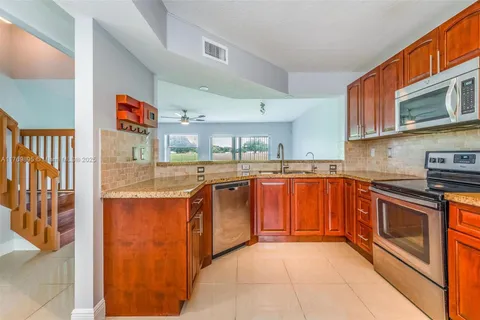 8147 Southgate Blvd, North Lauderdale FL 33068