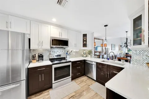 6204 NW 74th Ct, Parkland FL 33067