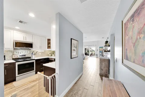 6204 NW 74th Ct, Parkland FL 33067