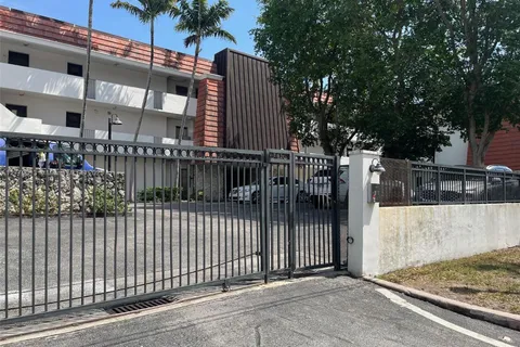 6855 Edgewater Dr, Coral Gables FL 33133