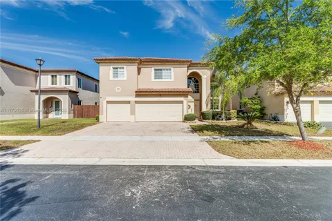 2126 NE 38th Rd, Homestead FL 33033