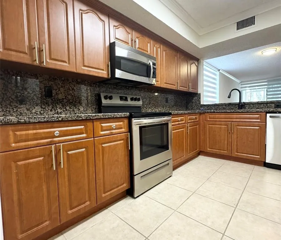 8200 NW 24th St # 8200, Coral Springs FL 33065