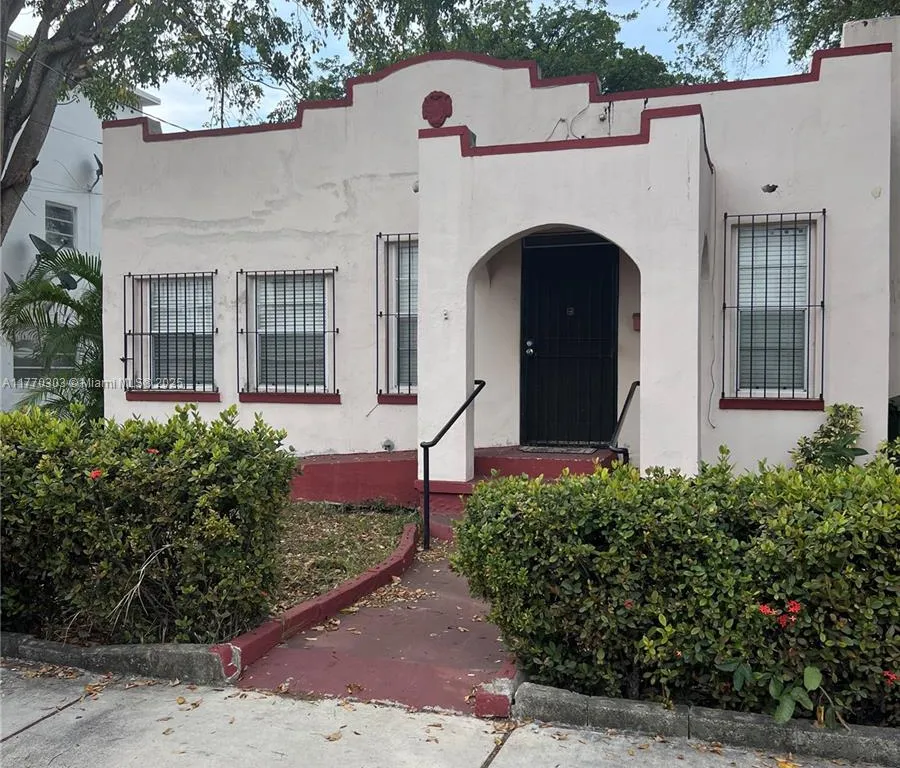1922 SW 3rd St, Miami FL 33135