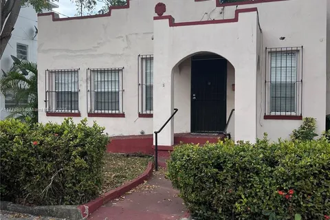 1922 SW 3rd St, Miami FL 33135