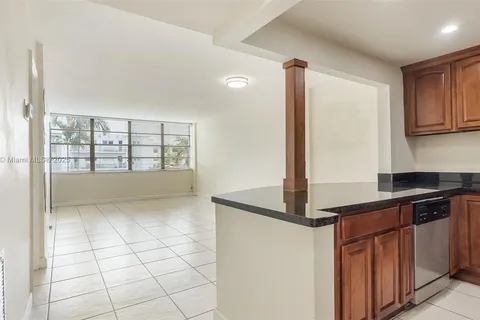 2175 NE 170th # 205, North Miami Beach FL 33162